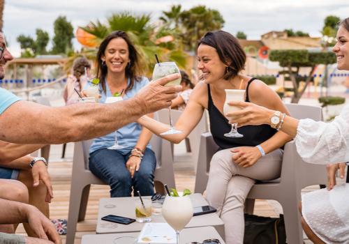 Boire un verre au camping Les Sables du Midi