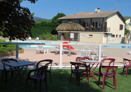 Le bar restaurant au camping Les Rives de Condrieu