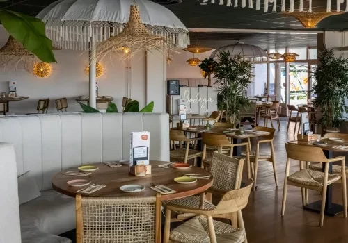 Bodega Beach binnen