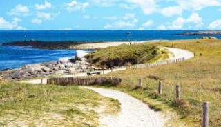 Faire une randonnée pédestre à la pointe du Conguel